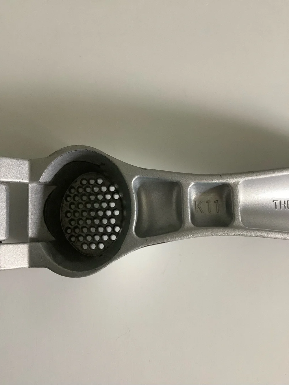 PAMPERED CHEF Garlic Press
